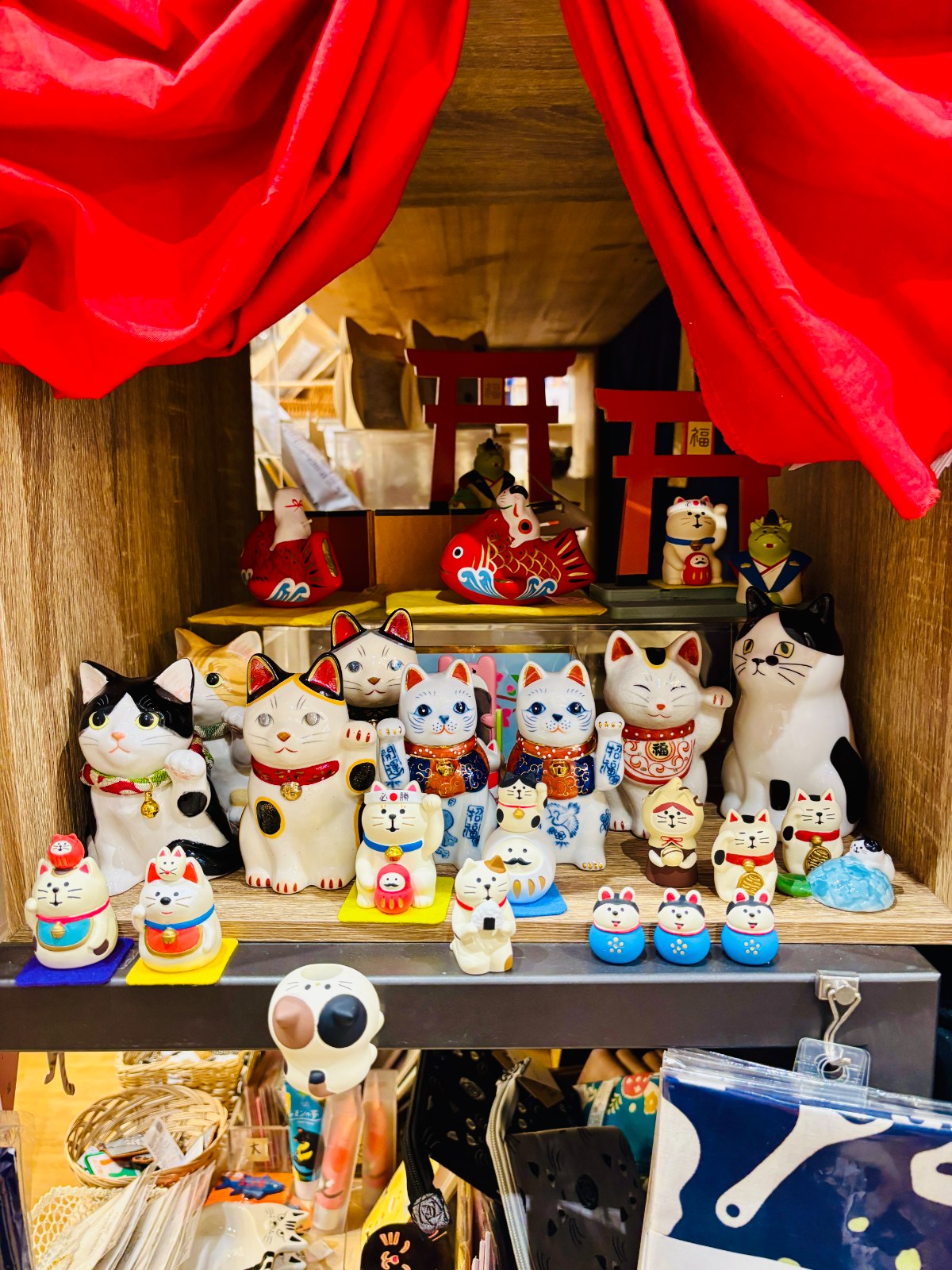 Beckoning cat — color palette from Chiyoda